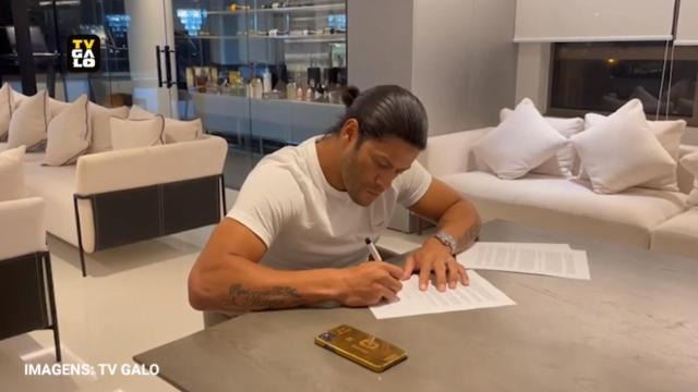 世界杯客户端安装-浩克回归巴甲年薪不足230万欧 签2+1合同落叶归根