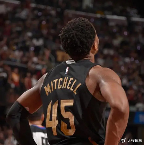米切尔下半场拿39分创NBA纪录,这支骑士队依旧有望冲击总冠军|多诺万-米切尔|克利夫兰骑士队|多诺万·米切尔|哈里森-巴恩斯|联盟_新浪新闻